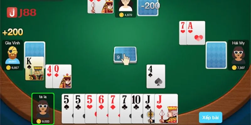 Bài Phỏm Tá Lả hấp dẫn bởi lối chơi khó đoán biết, khó nắm bắt.